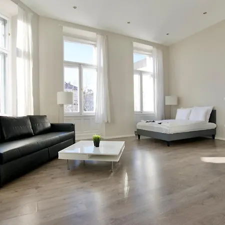 Premium By Hi5 - B25 * Budapest