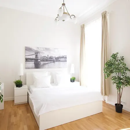 Premium By Hi5 - B25 Budapest