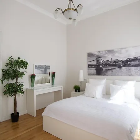Premium By Hi5 - B25 * Budapest